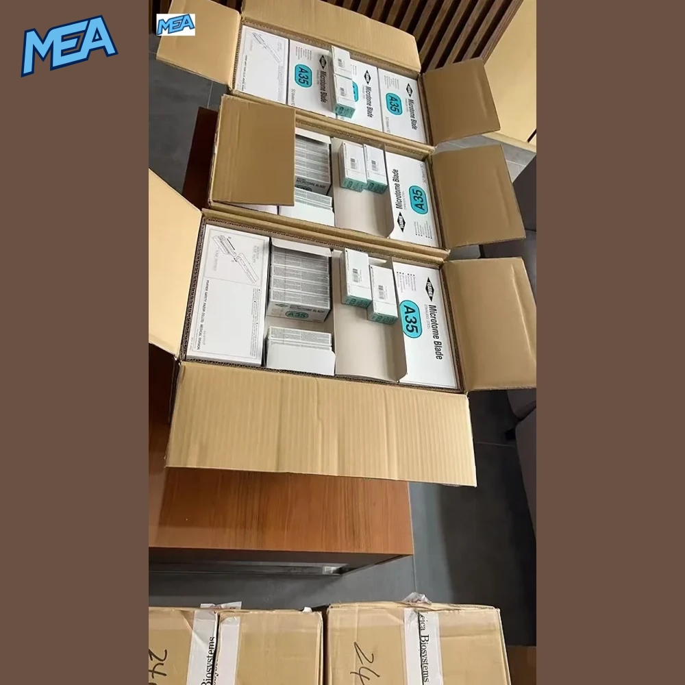 Feather Microtome Blades S35 / R35 / A35 / N35 Disposable Stainless Steel (Box of 50) 8 Feather A35 disposable microtome blades packed in bulk carton for pathology labs