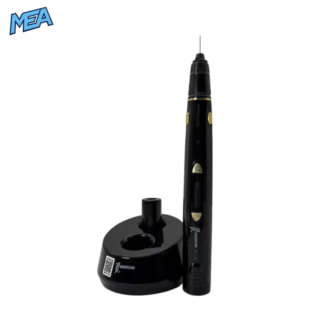 Woodpecker Fi-E Mini Dental Obturation System Wireless Hot Melt Gutta Percha Endo Endodontic Dental Equipment Instrument 2 Dental professional using Woodpecker FI-E Mini endodontic obturation pen for gutta-percha injection